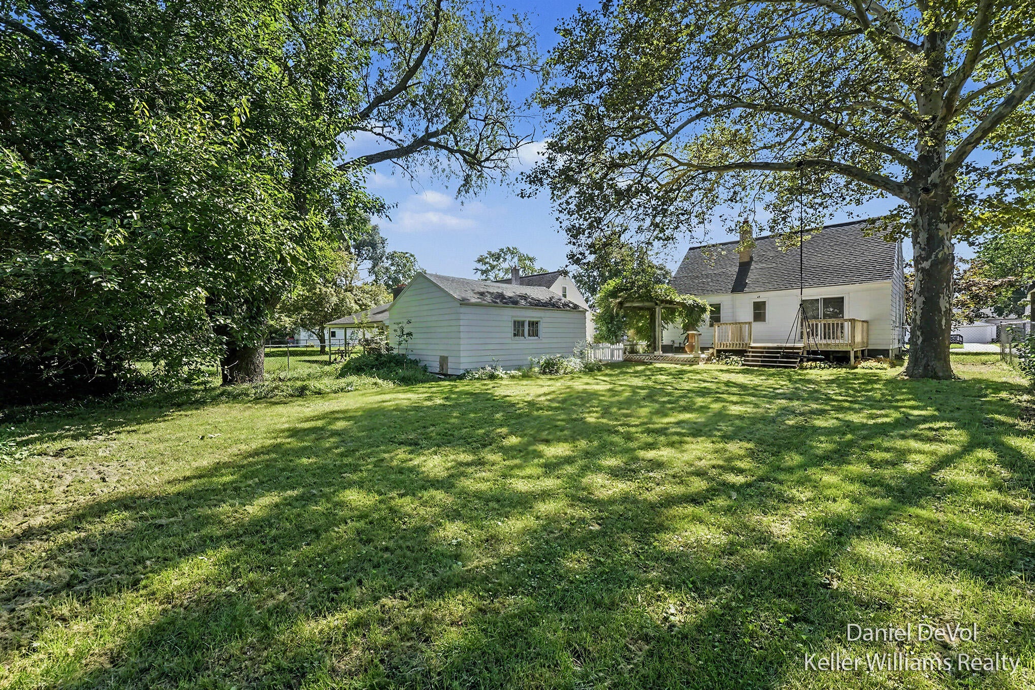 1243 NE Northlawn Street NE