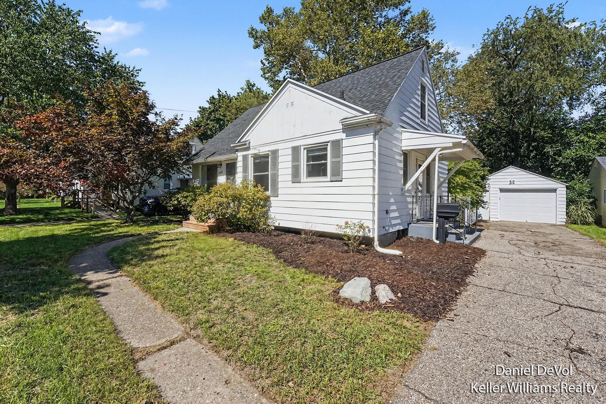 1243 NE Northlawn Street NE