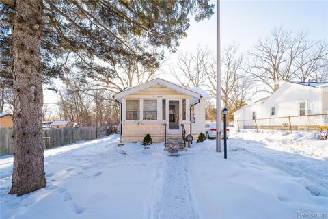 37 Omar Street Pontiac City MI 48342