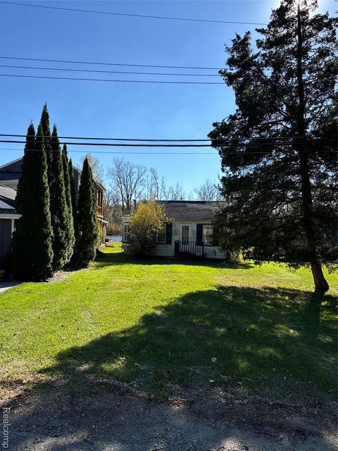 1003 Vollmers Street Commerce Charter Township MI 48390