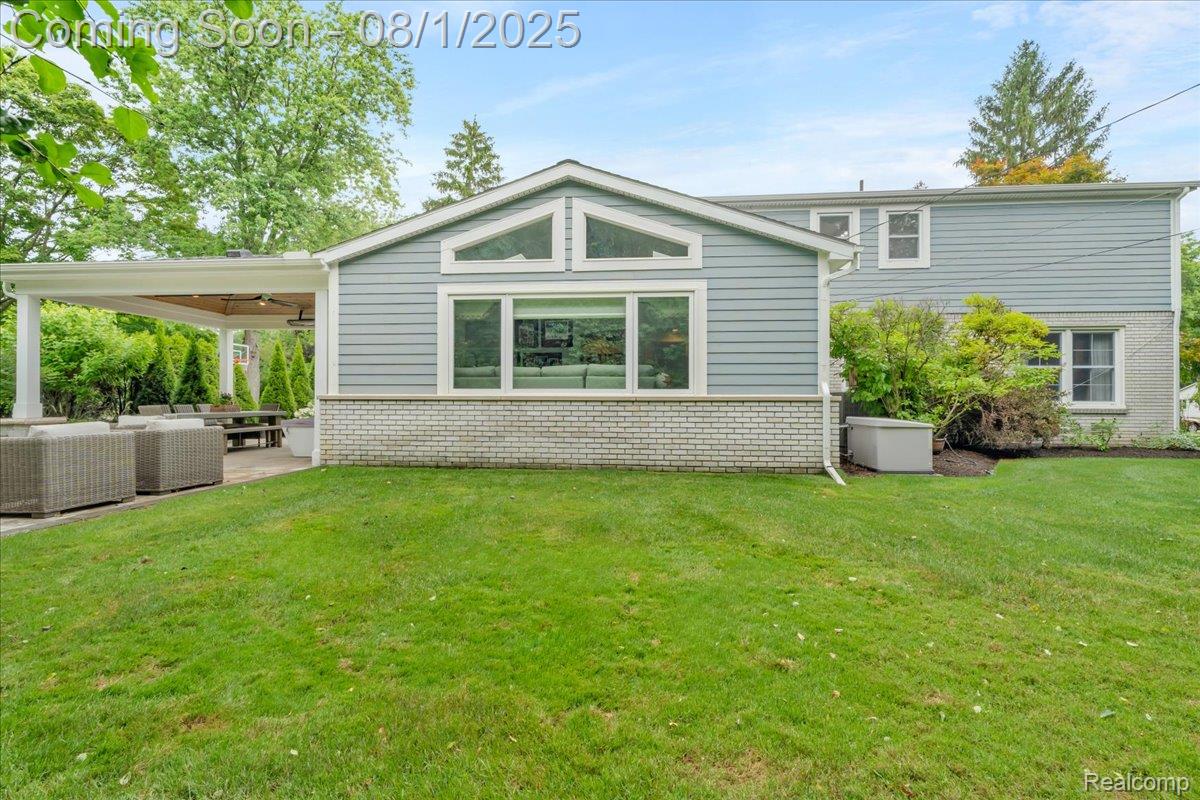 Bloomfield Hills City, Michigan 48301, United States, 4 Bedrooms Bedrooms, ,3 BathroomsBathrooms,Residential,Pending,181949