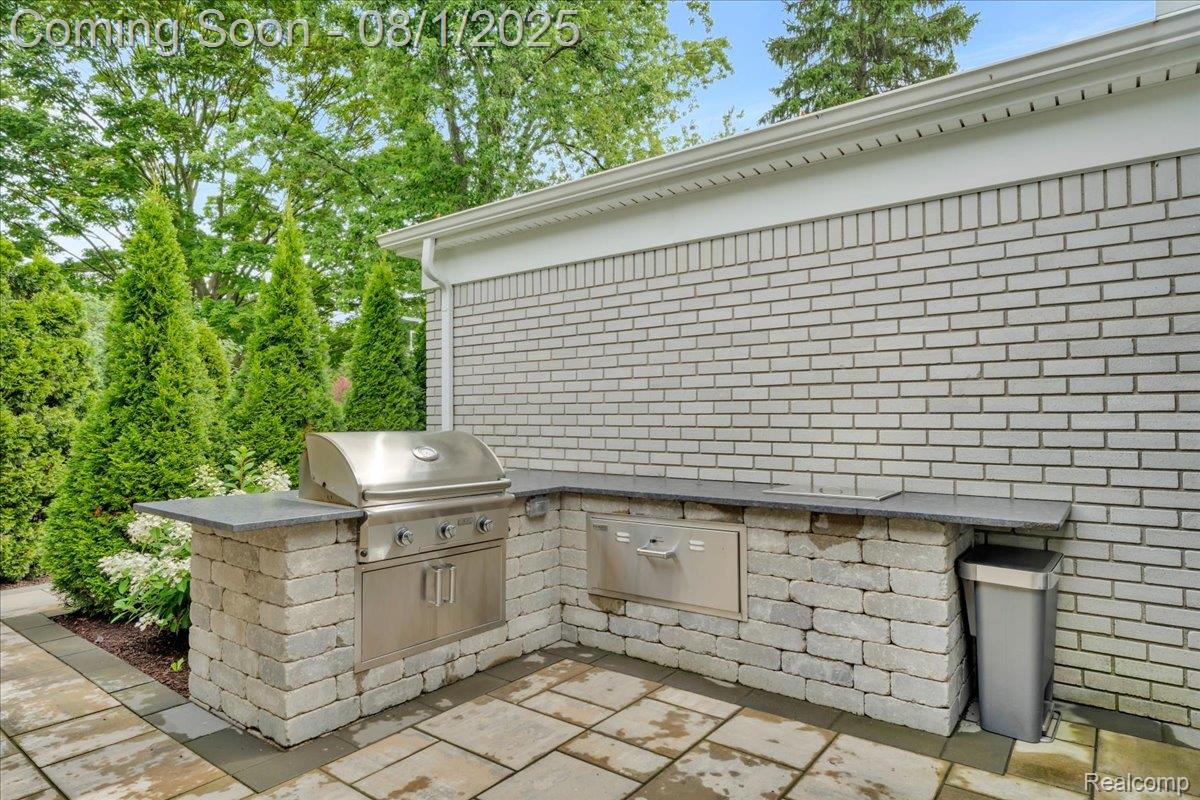 Bloomfield Hills City, Michigan 48301, United States, 4 Bedrooms Bedrooms, ,3 BathroomsBathrooms,Residential,Pending,181949