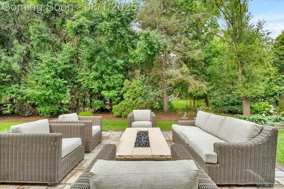 Bloomfield Hills City, Michigan 48301, United States, 4 Bedrooms Bedrooms, ,3 BathroomsBathrooms,Residential,Pending,181949