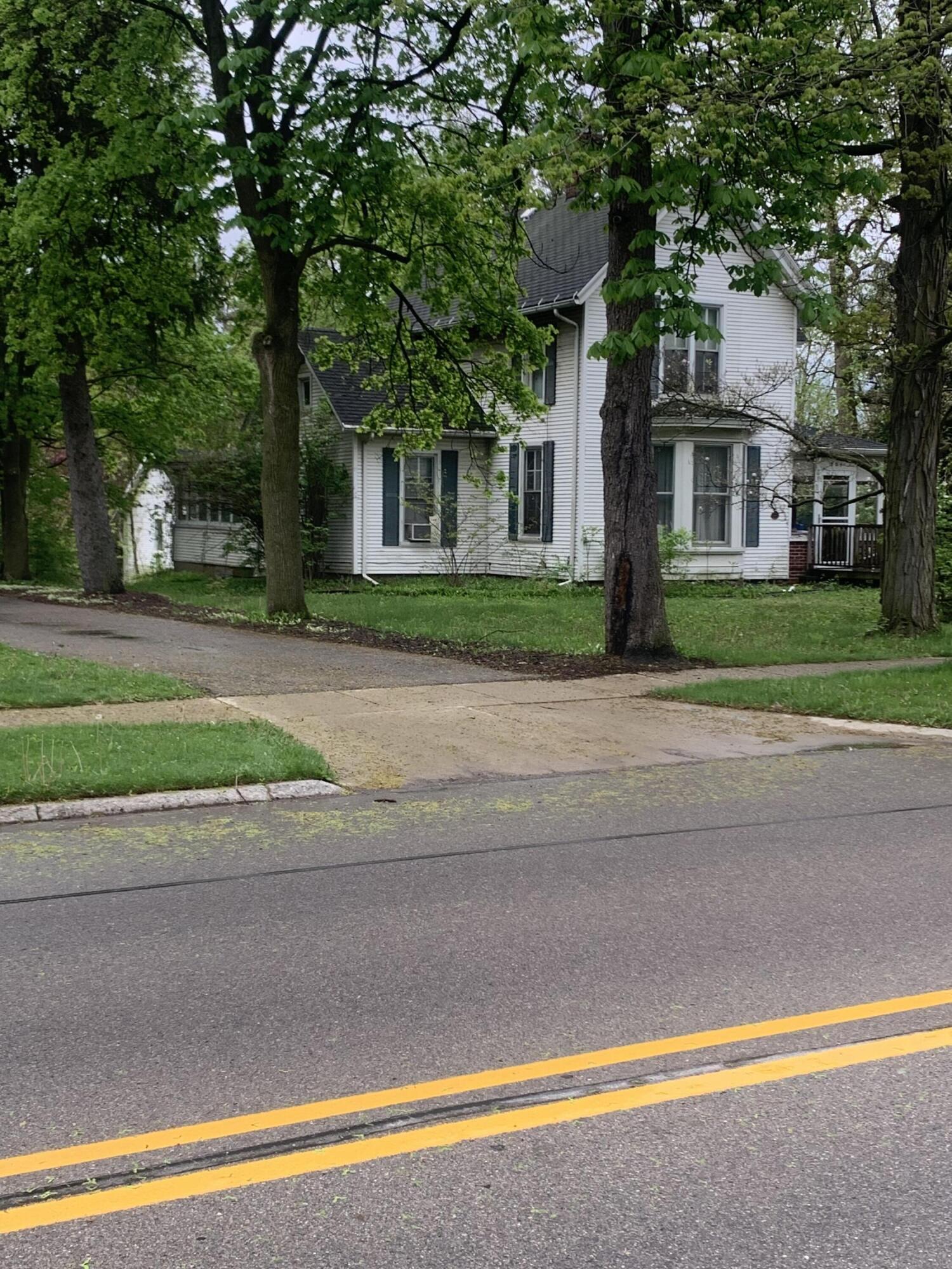 304 E Henry Street 18