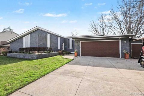 310 Pine Tree Road Lake Orion Village MI 48362