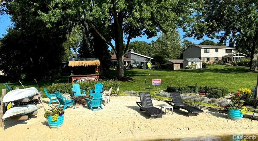 310 Pine Tree Road
