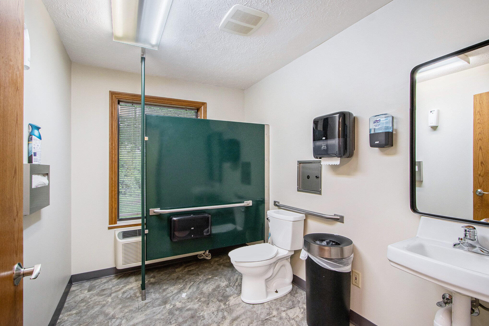 Battle Creek City, Michigan 49015, United States, ,7 BathroomsBathrooms,Commercial,Active,133948