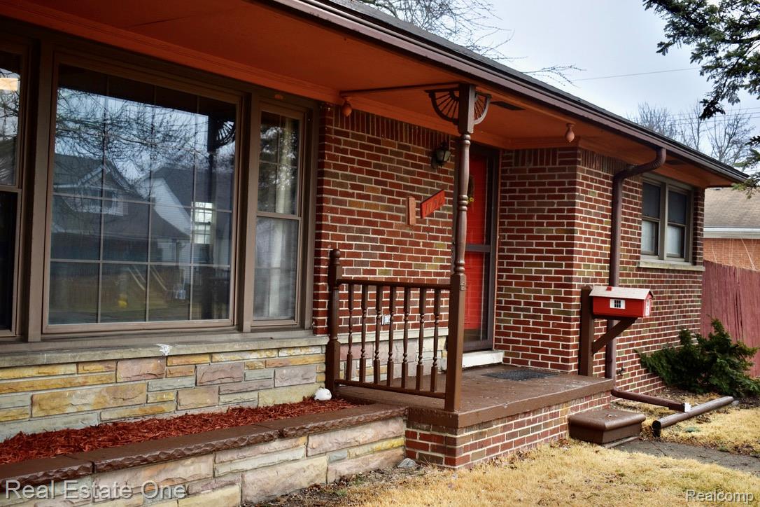 1152 Mayflower Avenue