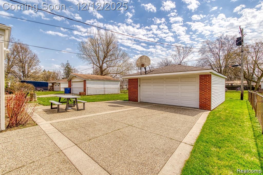 13194 Burgundy Avenue