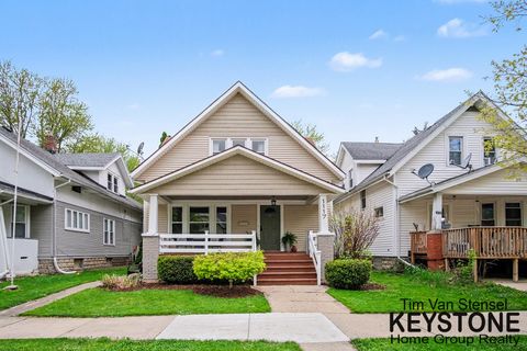 Photo of 1117 Powers Avenue NW, Grand Rapids City, MI 49504 (MLS # 65026018712)