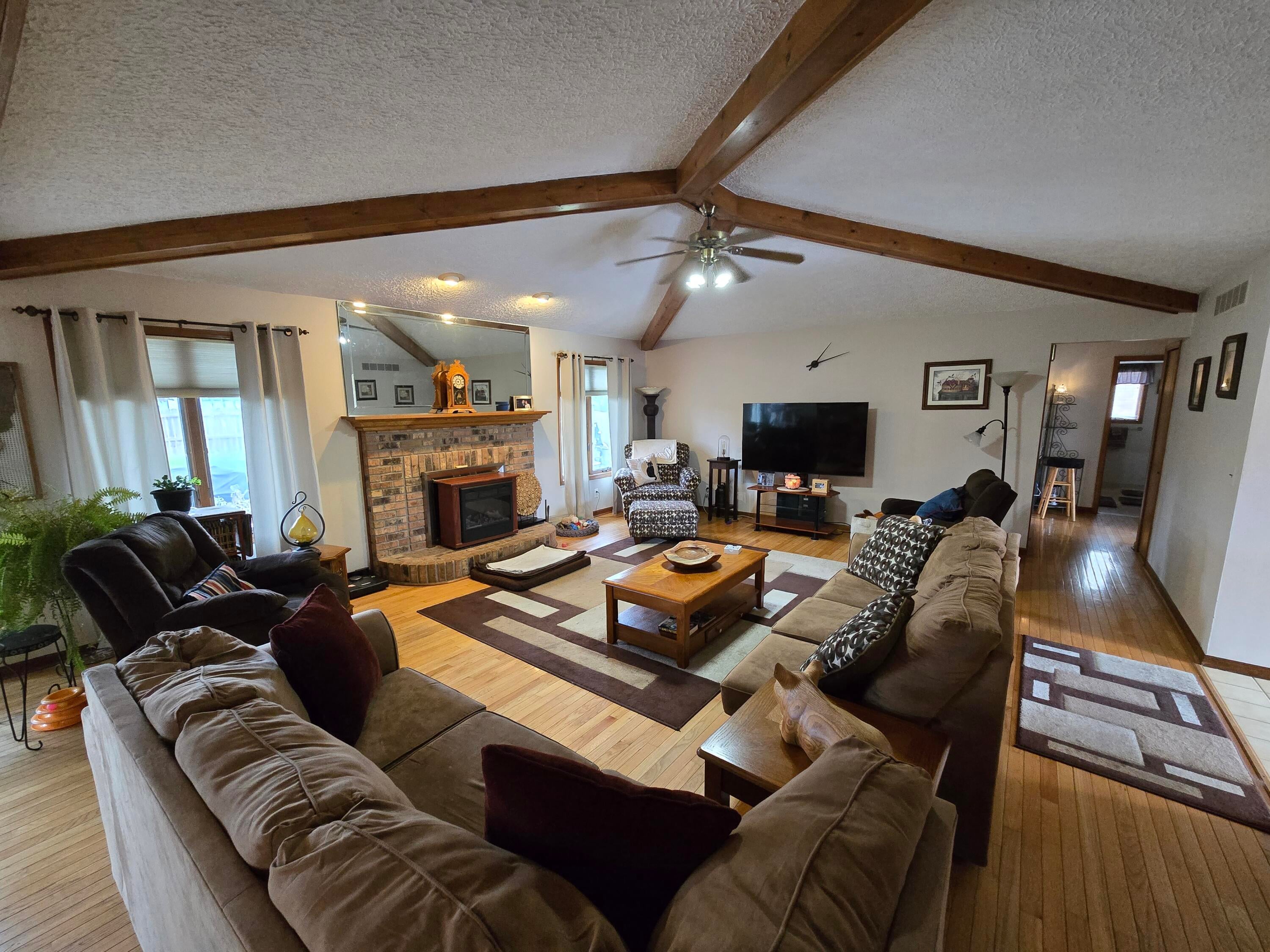 43164 Hillcrest Drive