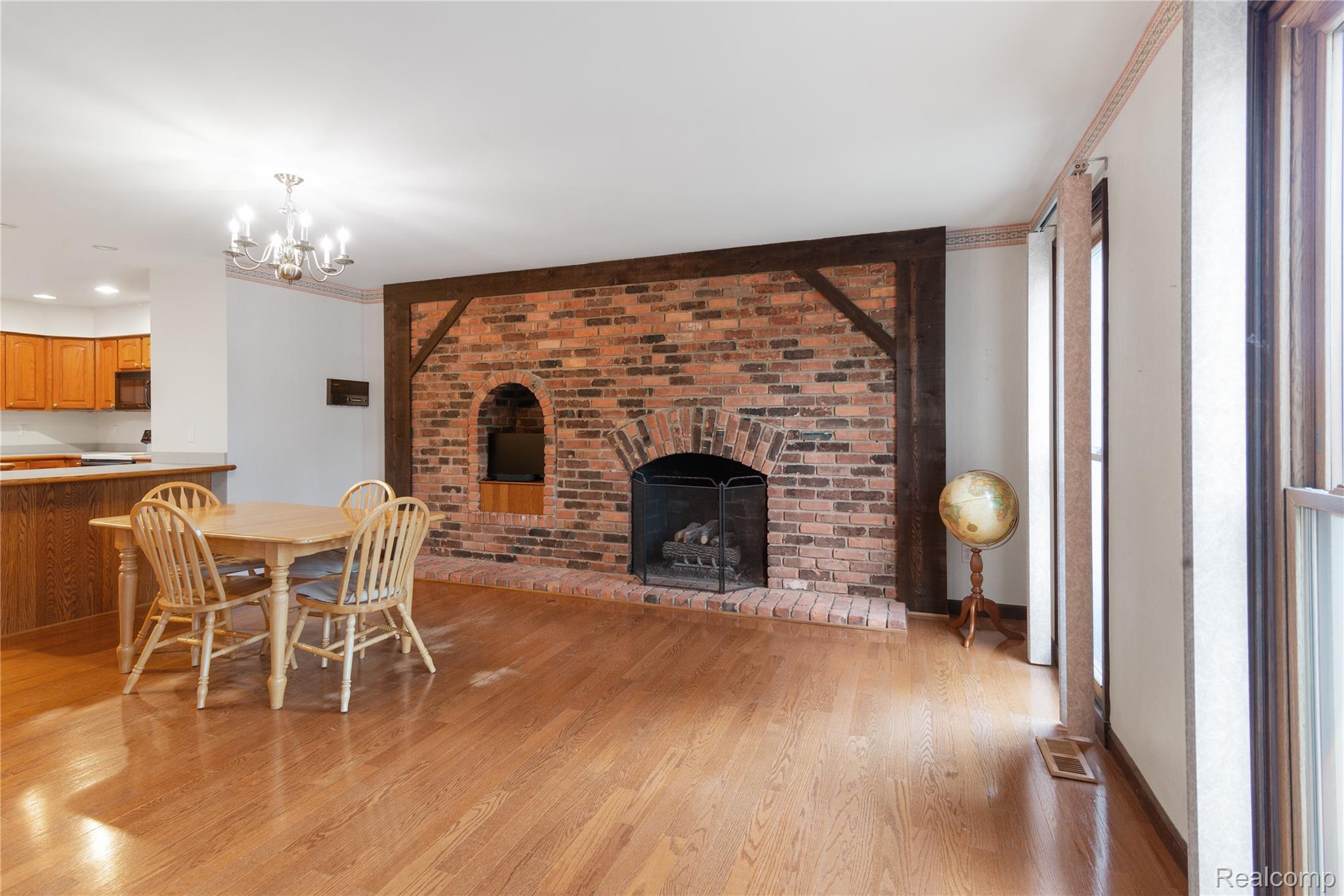 5023 Meadowbrook Drive