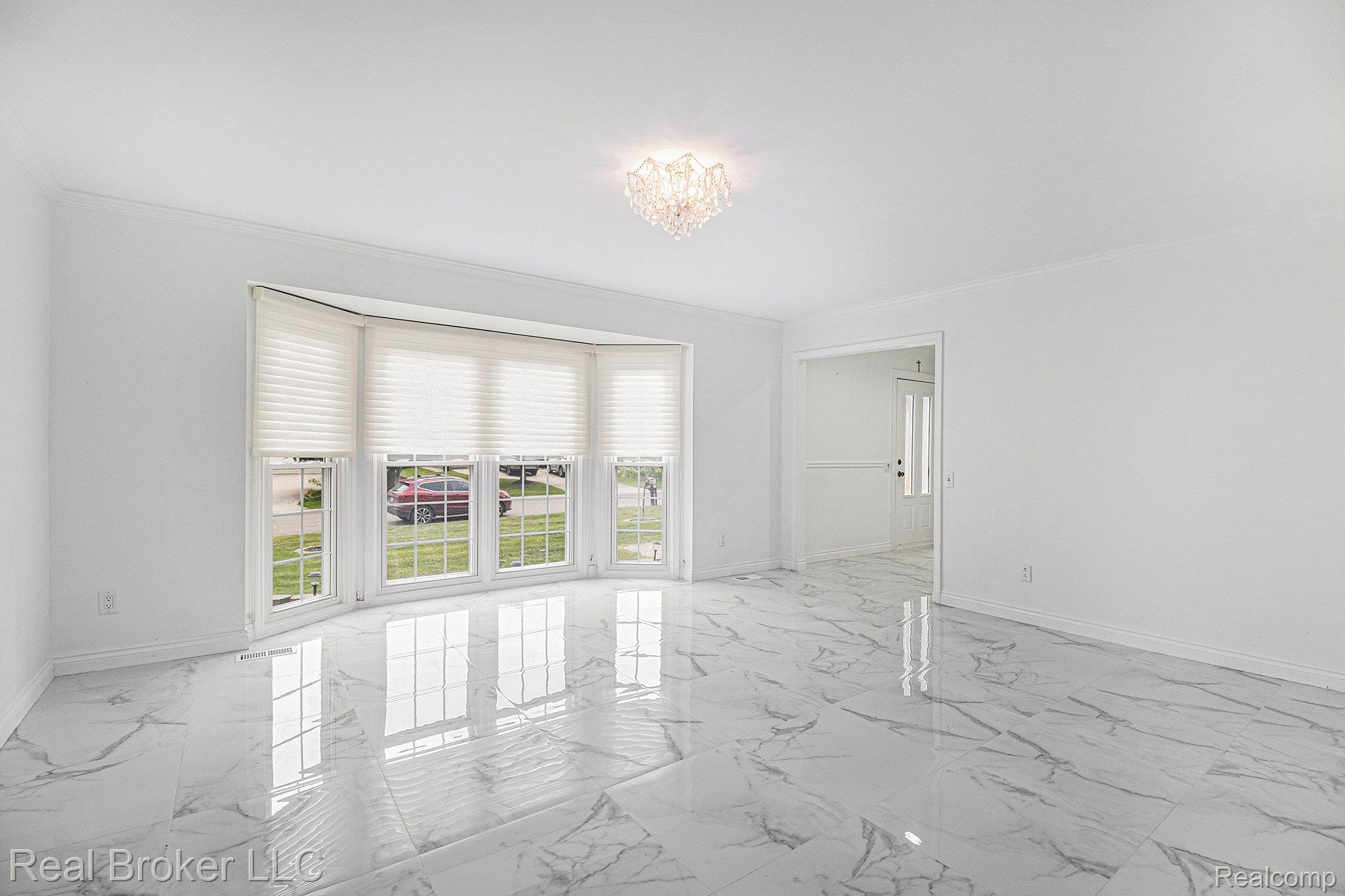 5582 Greenbriar Drive