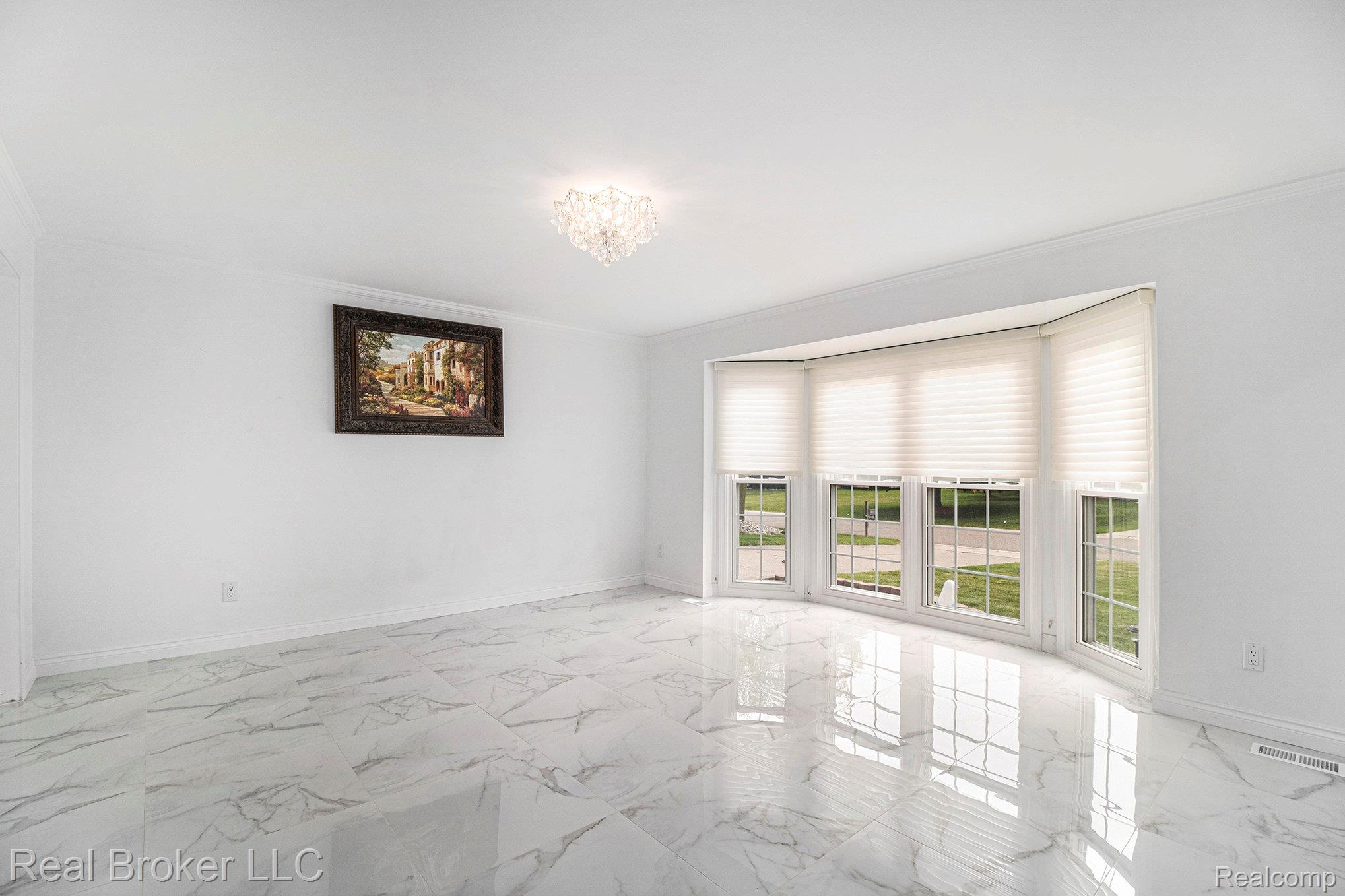5582 Greenbriar Drive
