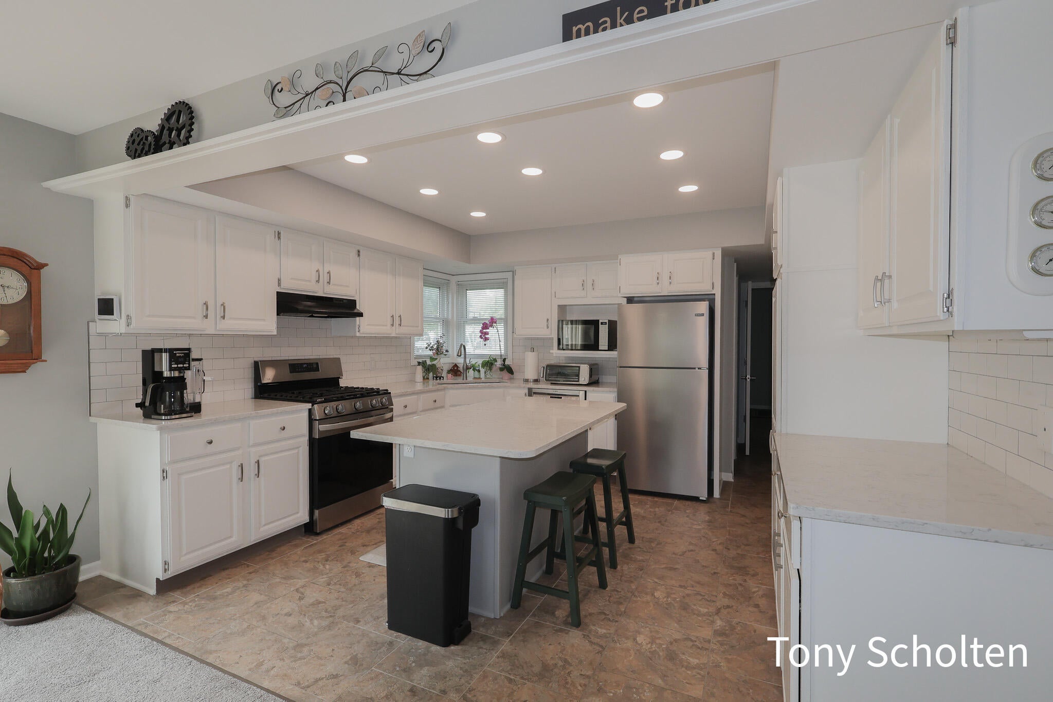 7537 Woodside Drive