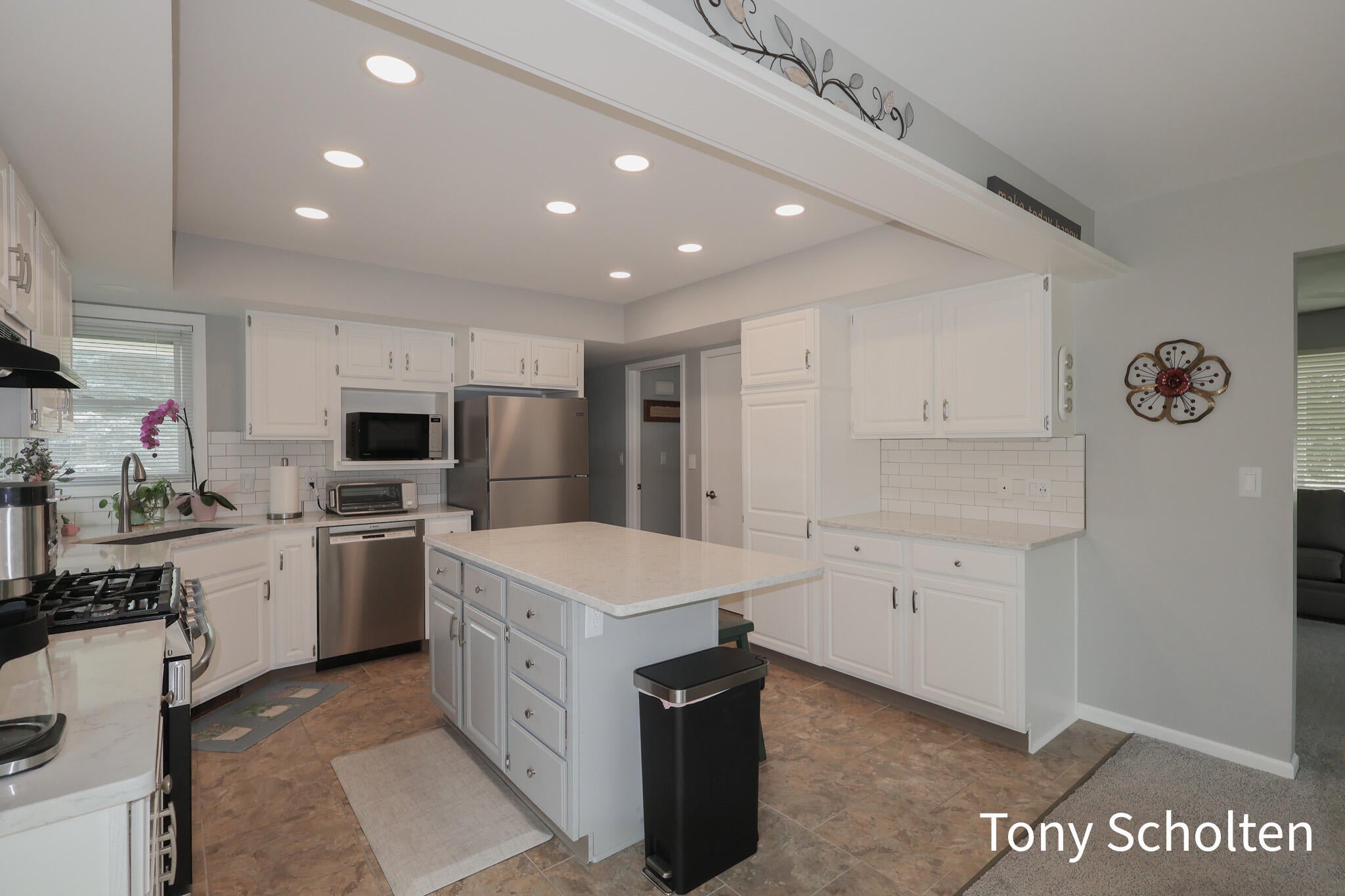 7537 Woodside Drive