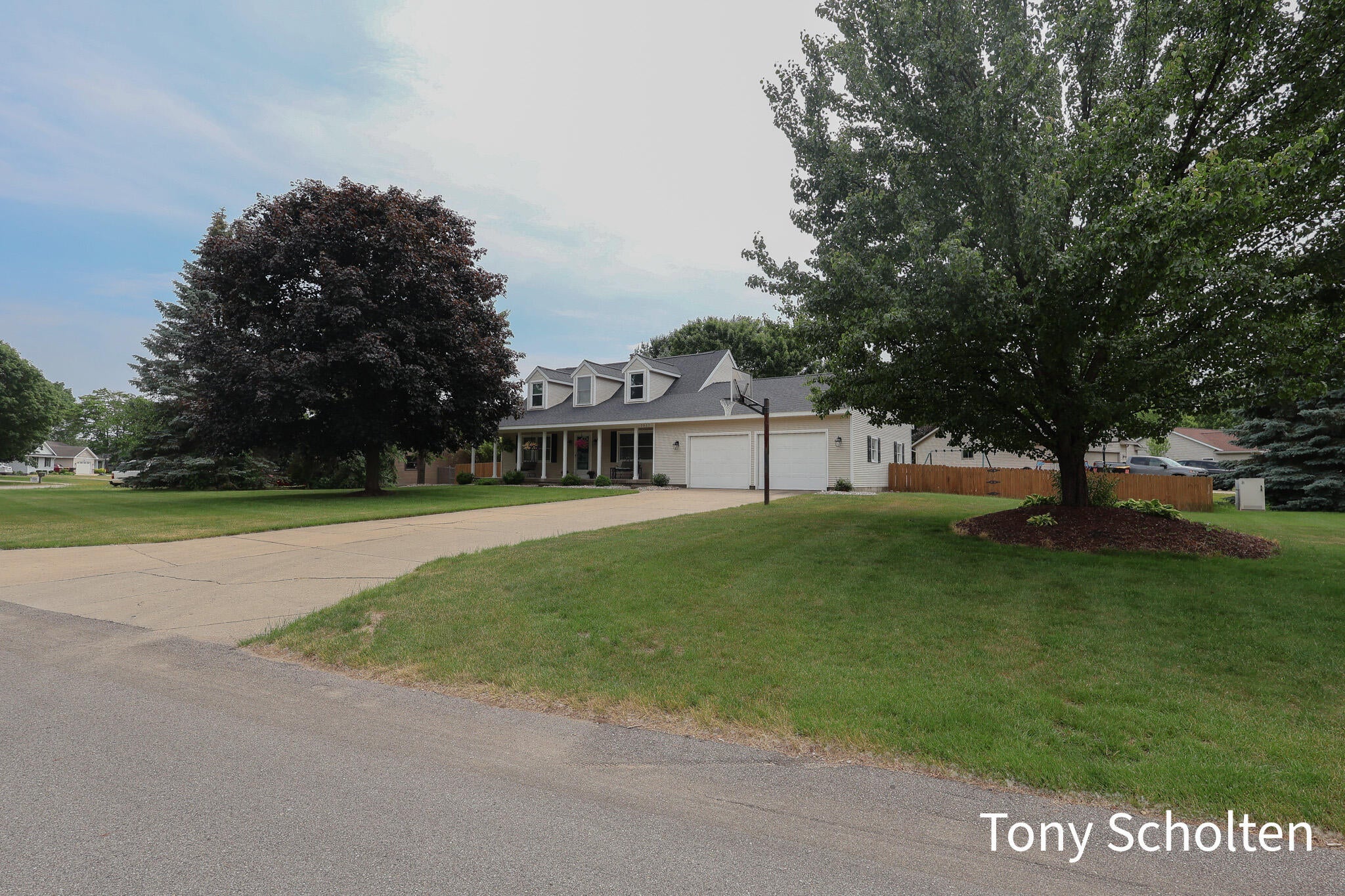 7537 Woodside Drive