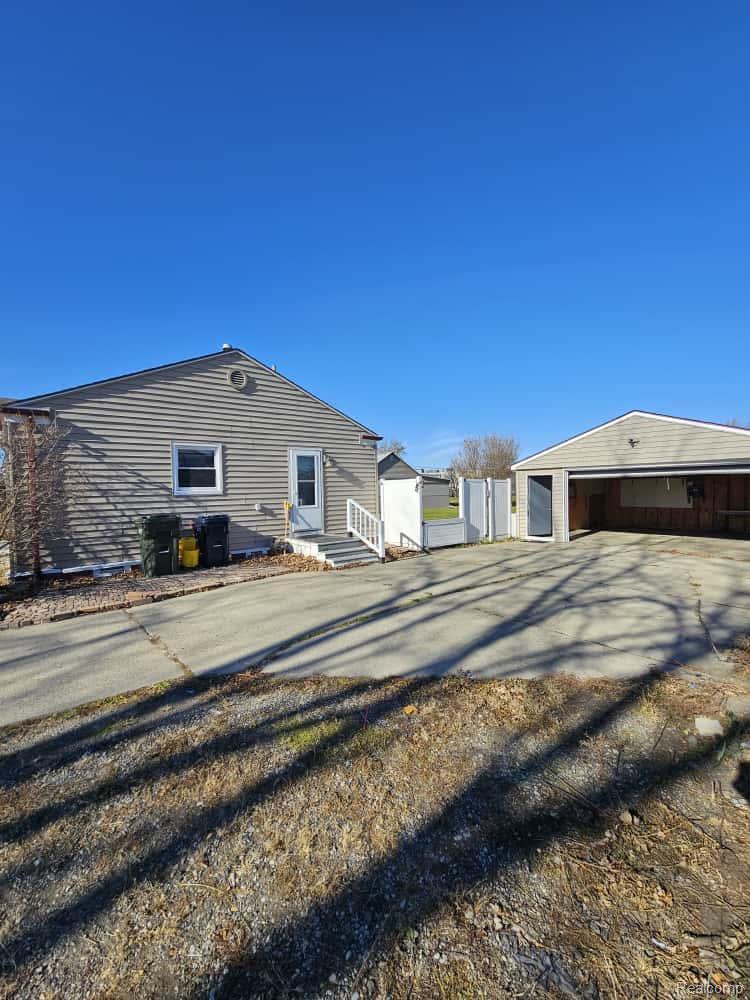 13811 E 14 Mile Road