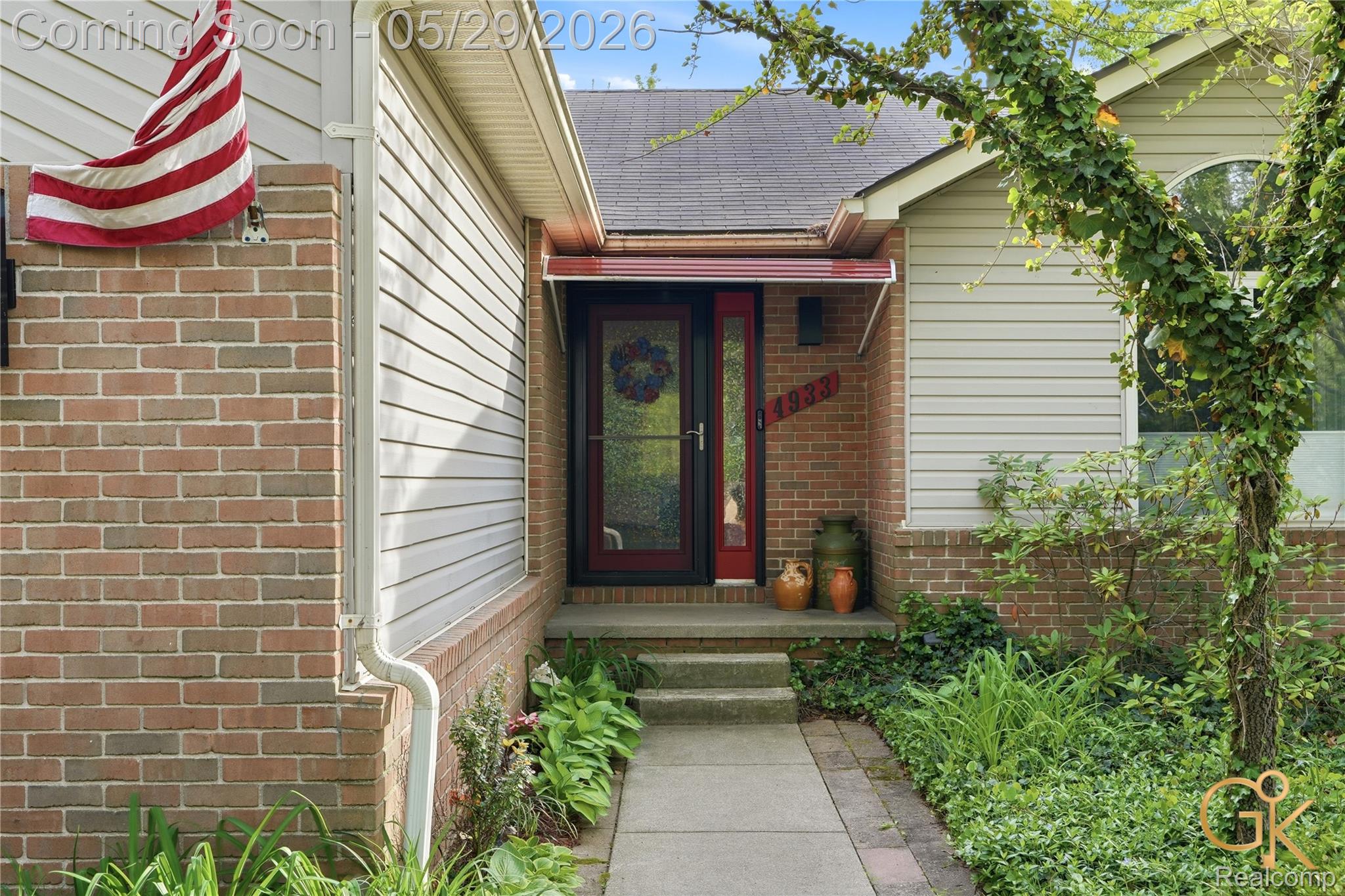 4933 Iroquois Boulevard
