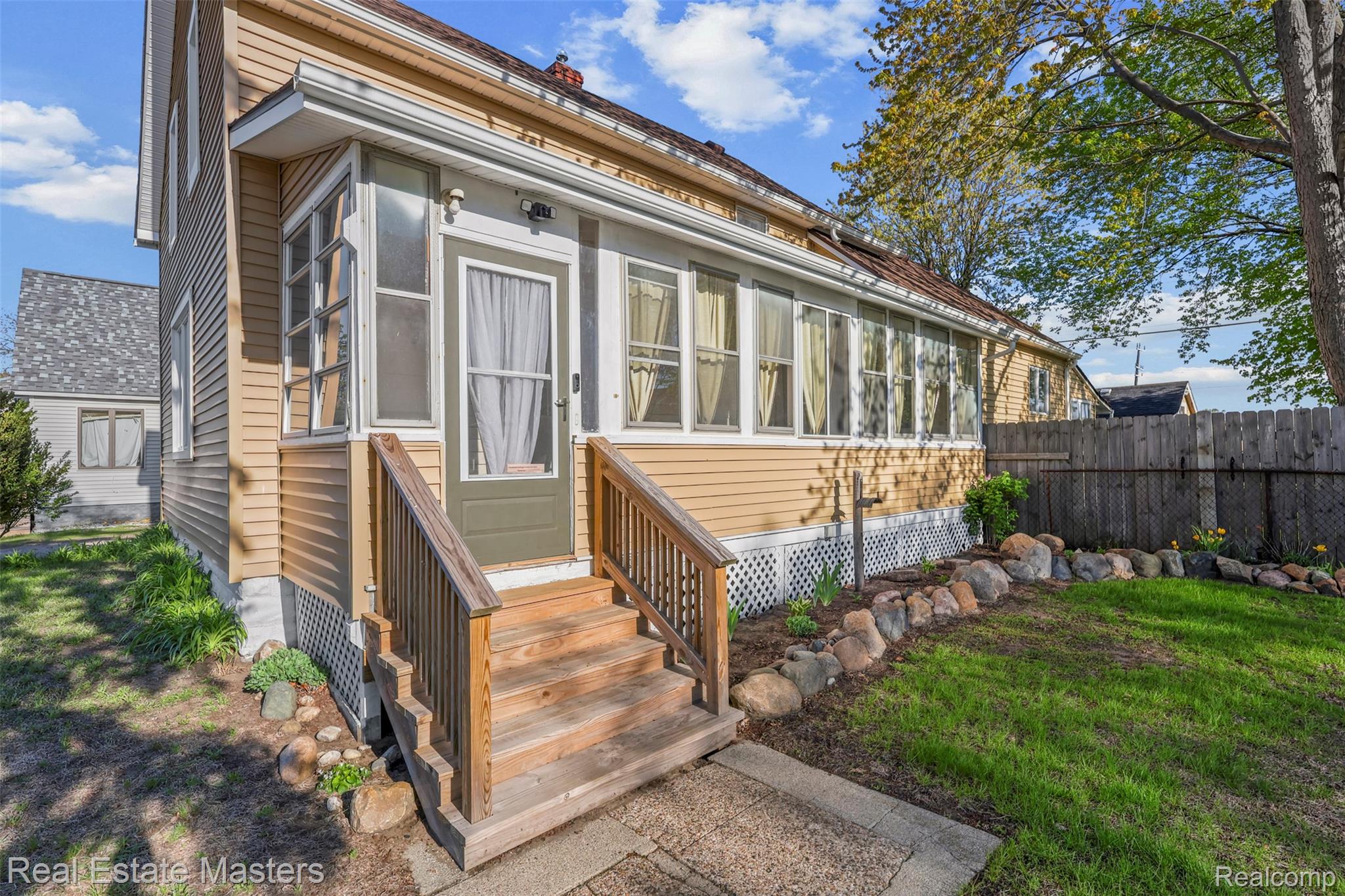 1303 BEARD Street