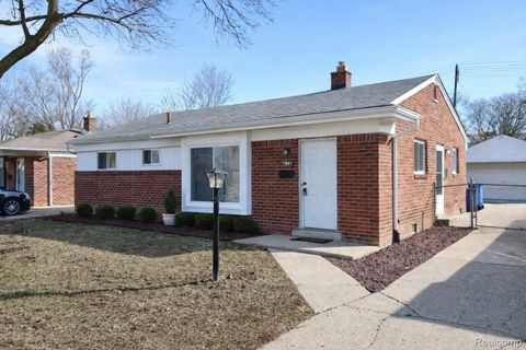 21734 Eastwood Court Warren City MI 48089