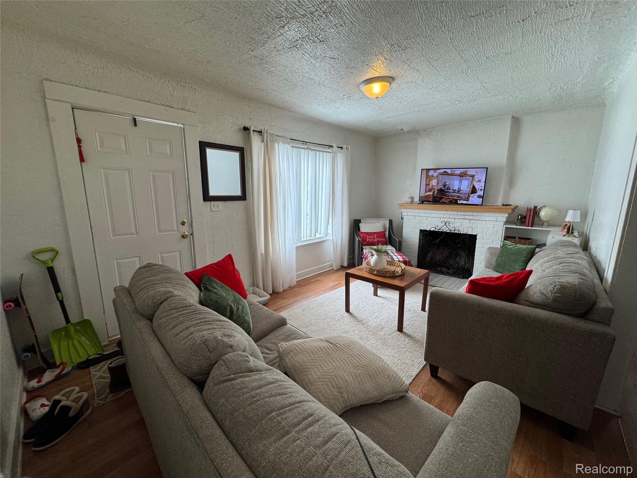 33 Earlmoor Boulevard