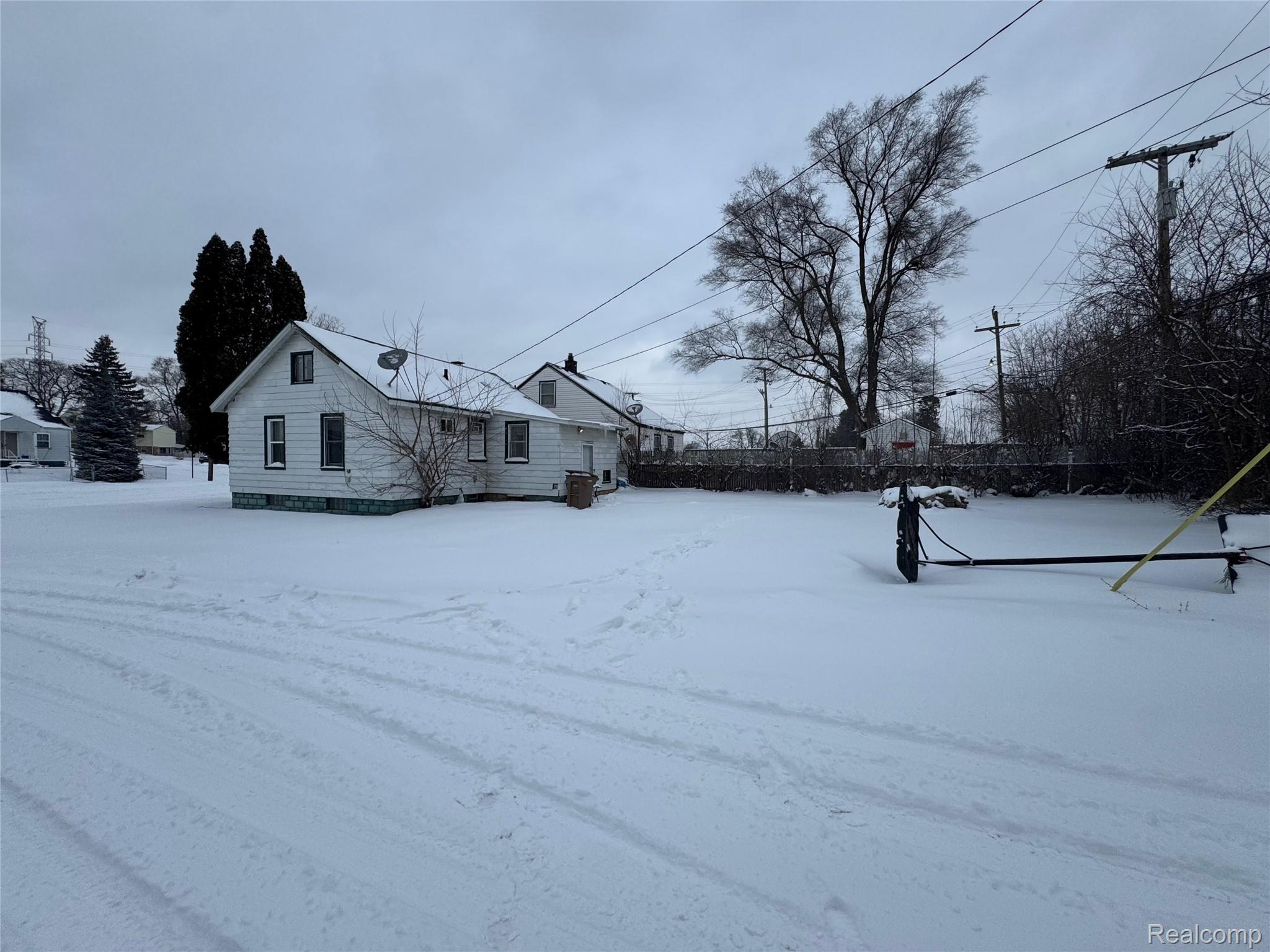 33 Earlmoor Boulevard