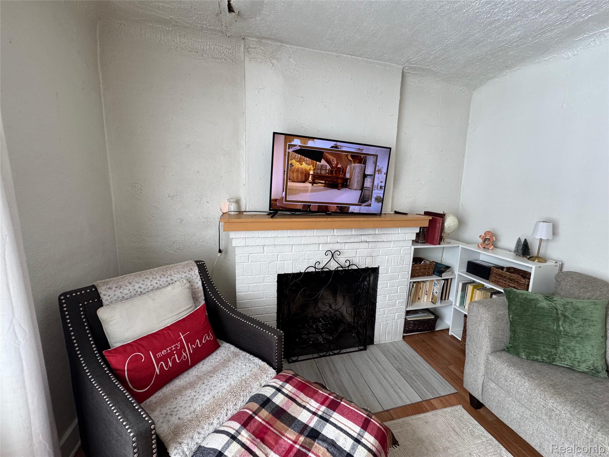 33 Earlmoor Boulevard