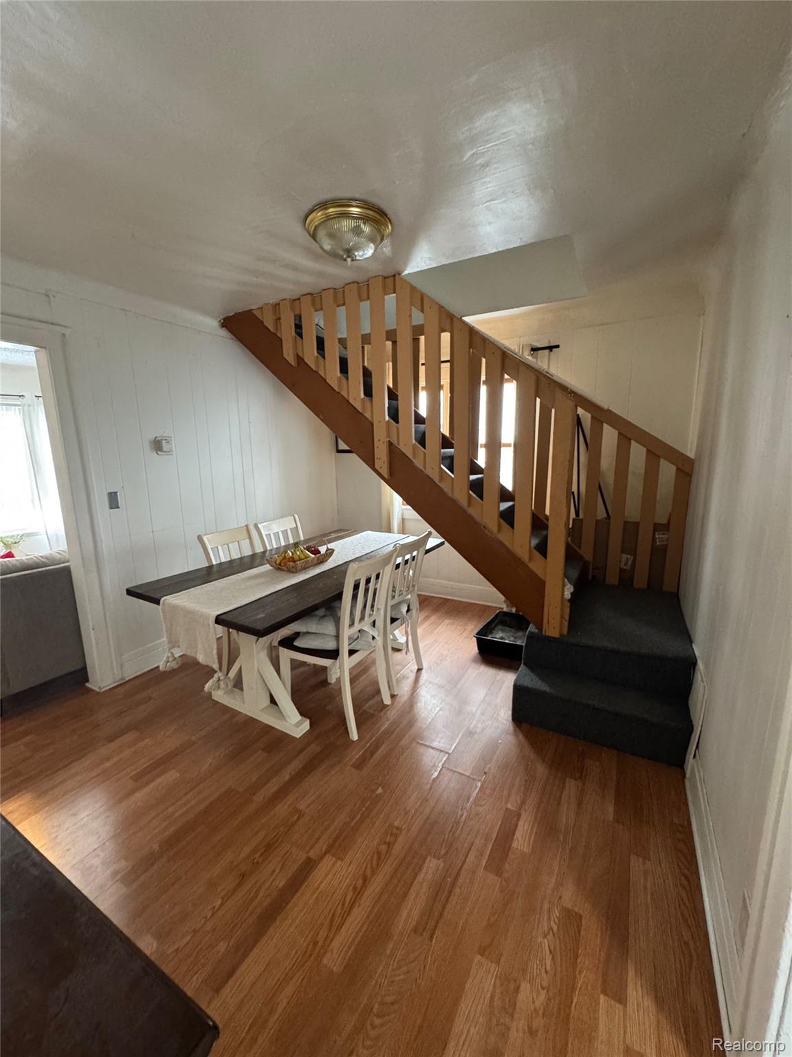 33 Earlmoor Boulevard