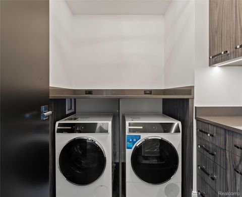 Tiny photo for 2051 VILLA Road #304, Birmingham City, MI 48009 (MLS # 20251060963)