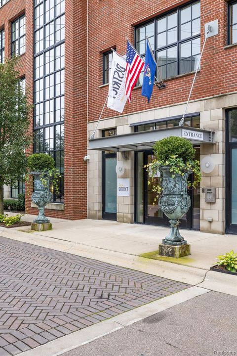 Photo of 2051 VILLA Road #304, Birmingham City, MI 48009 (MLS # 20251060963)