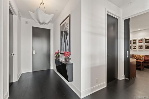 Tiny photo for 2051 VILLA Road #304, Birmingham City, MI 48009 (MLS # 20251060963)