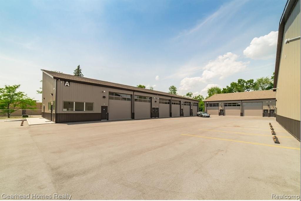 Properties Available 4 - 4 1641 Balian Road E-40