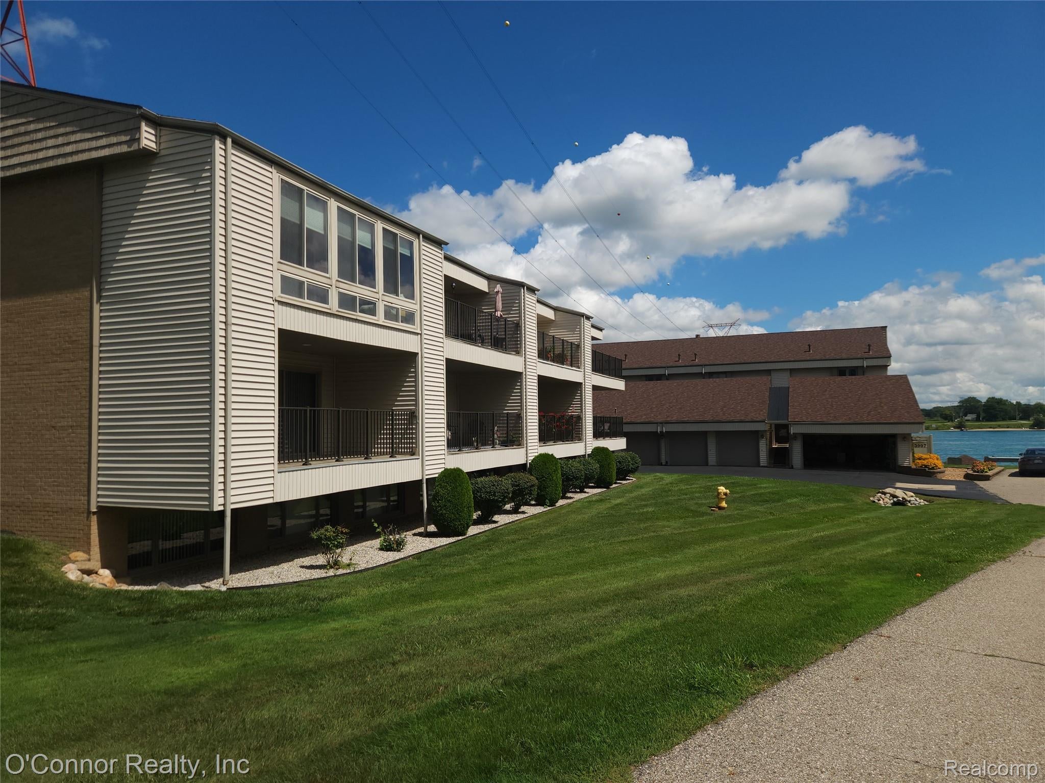 3995 River Road 16