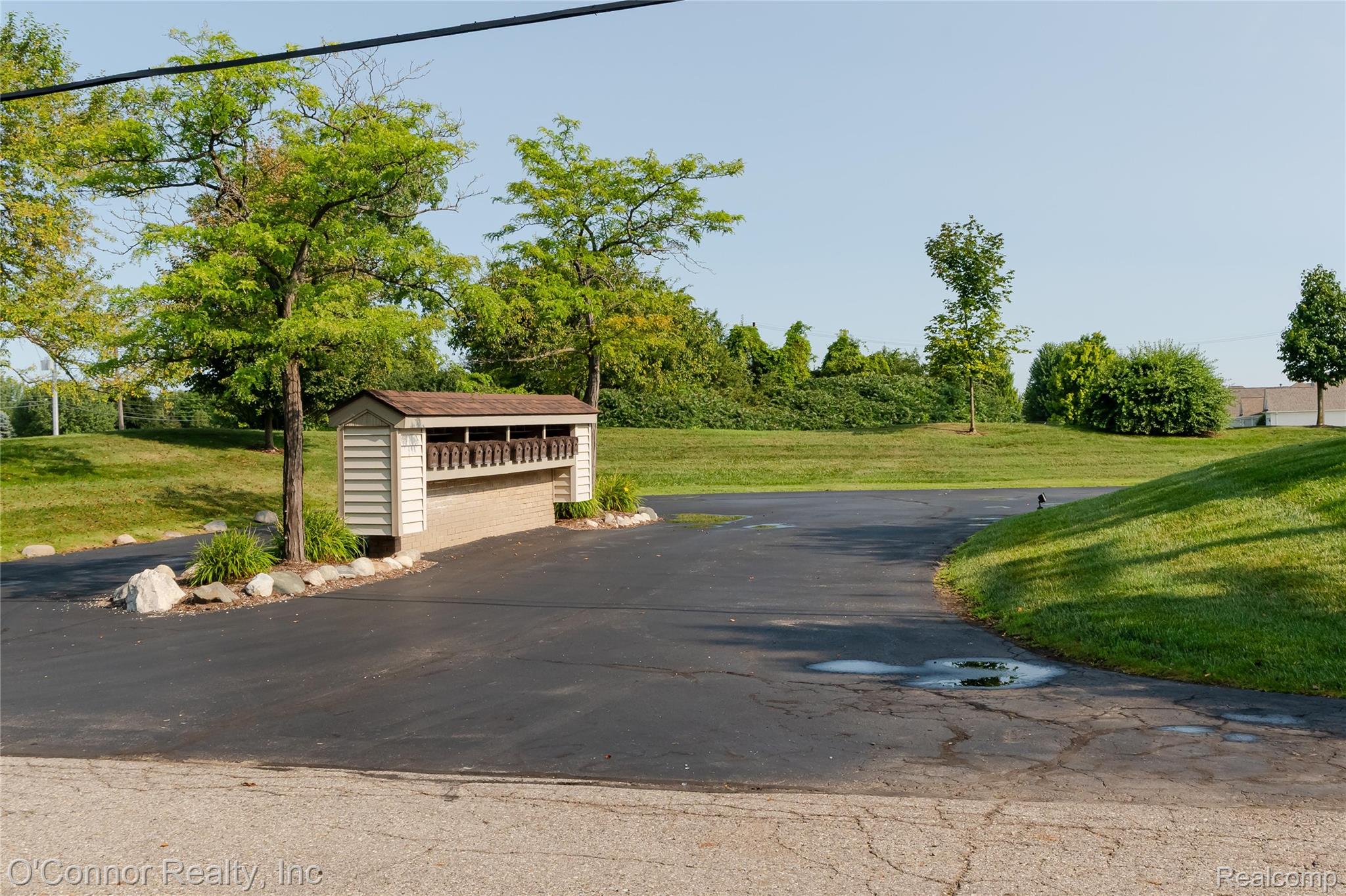 3995 River Road 16