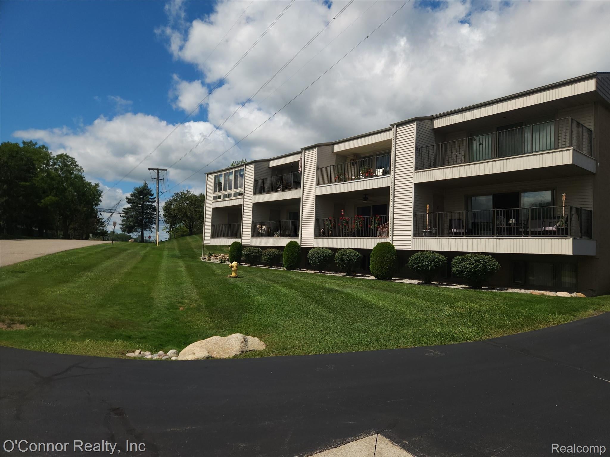 3995 River Road 16
