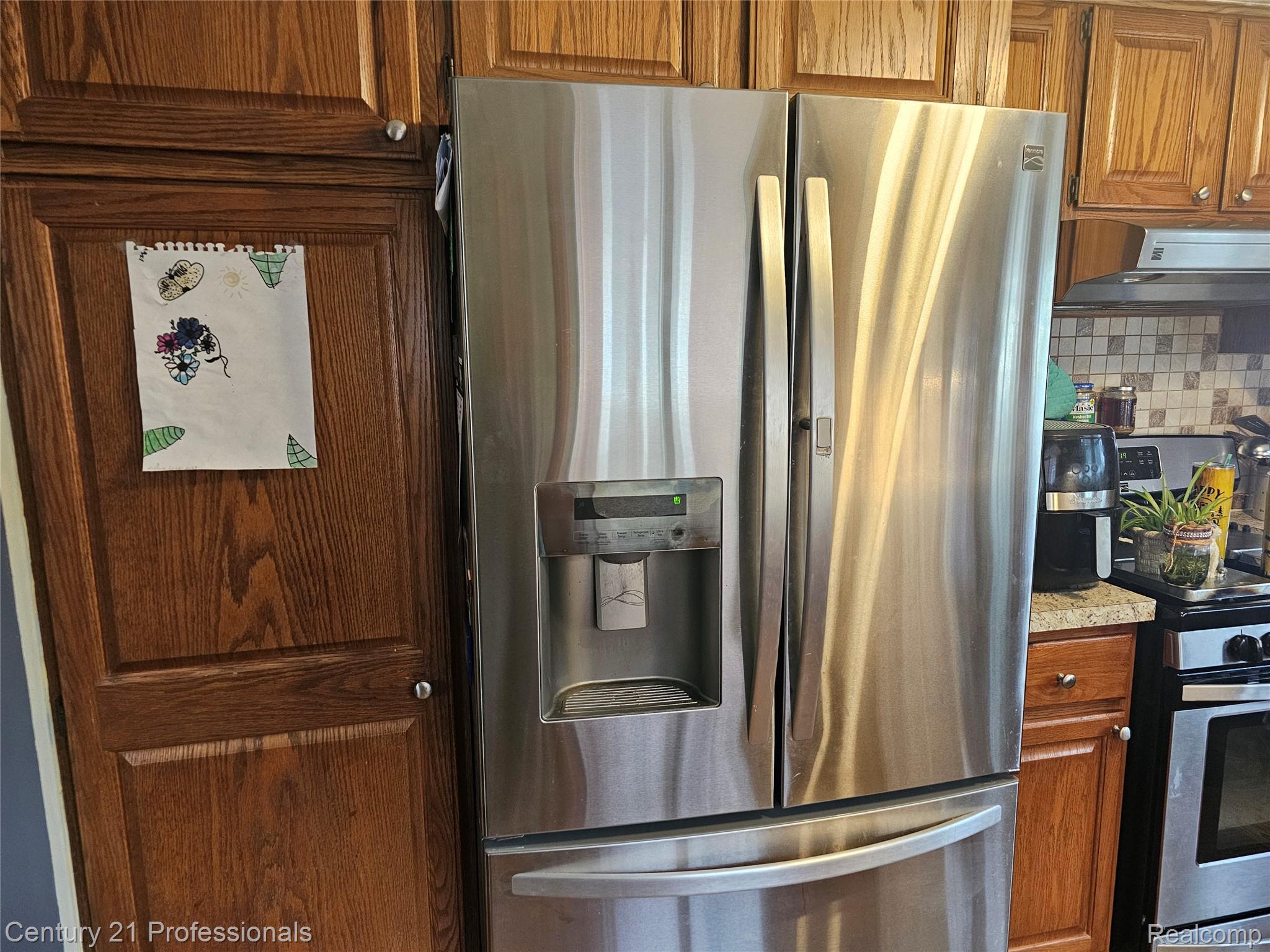 8876 Robindale