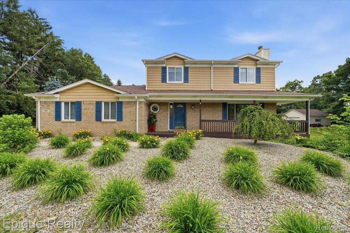 1221 Rhodes Road