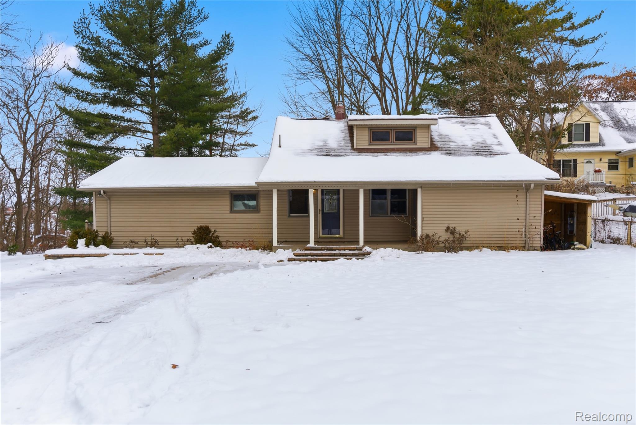 6290 Briggs Lake Drive