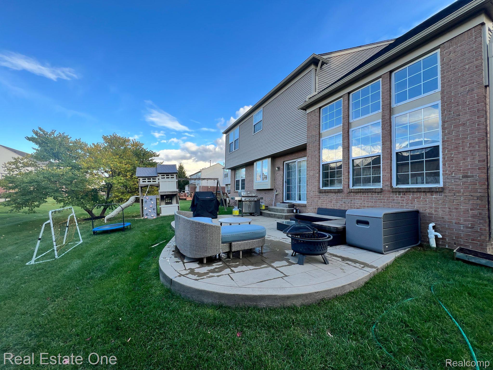 49325 E Central Park