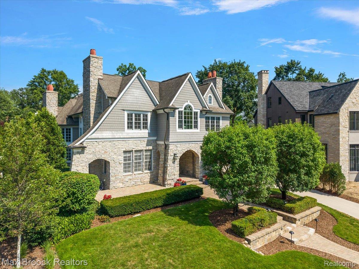 620 Lakeside Drive