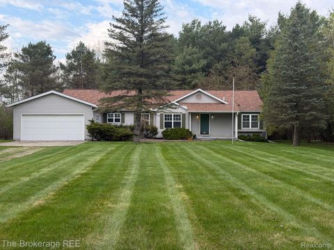 Photo of 1405 E Grand Blanc Road, Grand Blanc City, MI 48439 (MLS # 20261027472)
