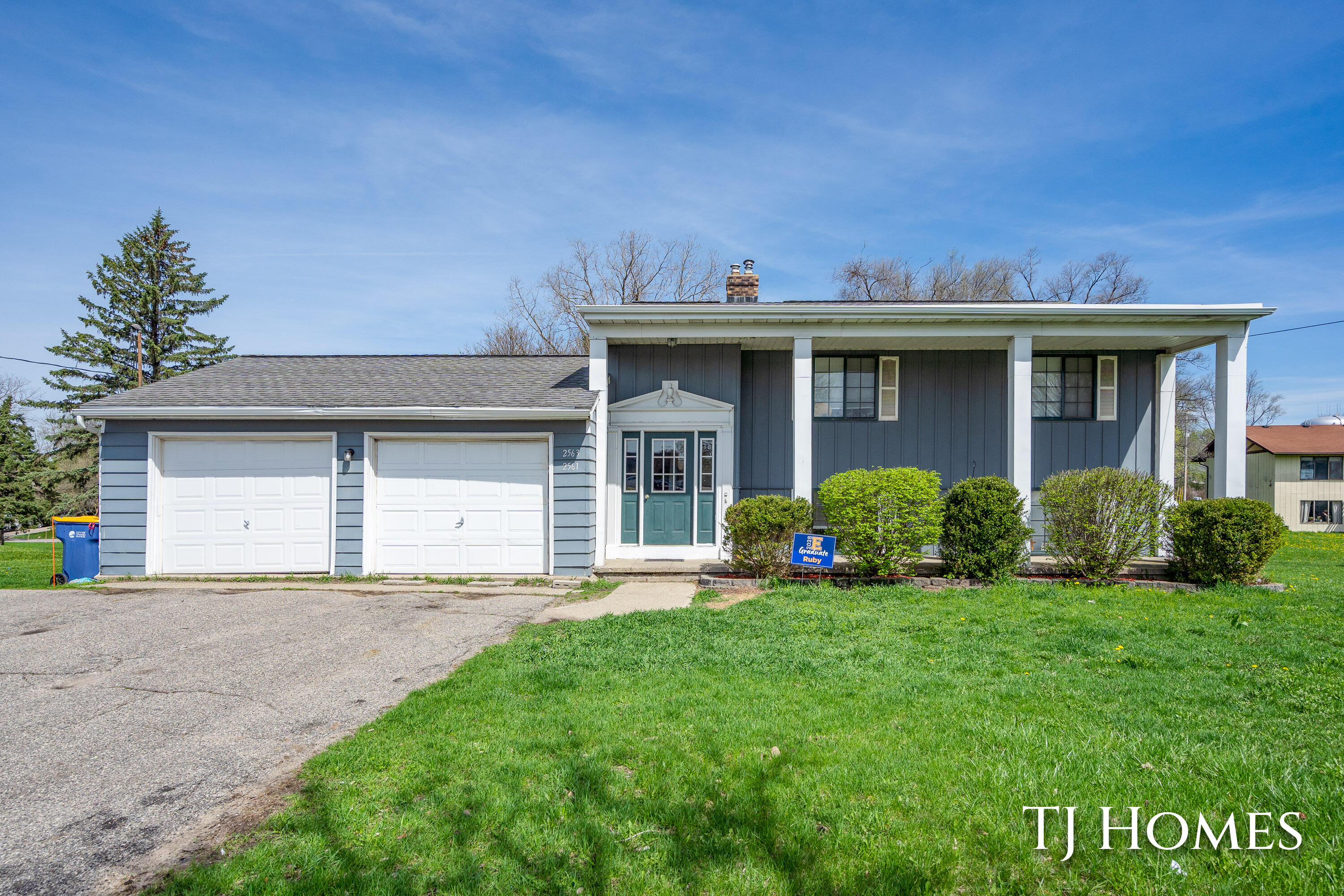 2563 Burton St-2