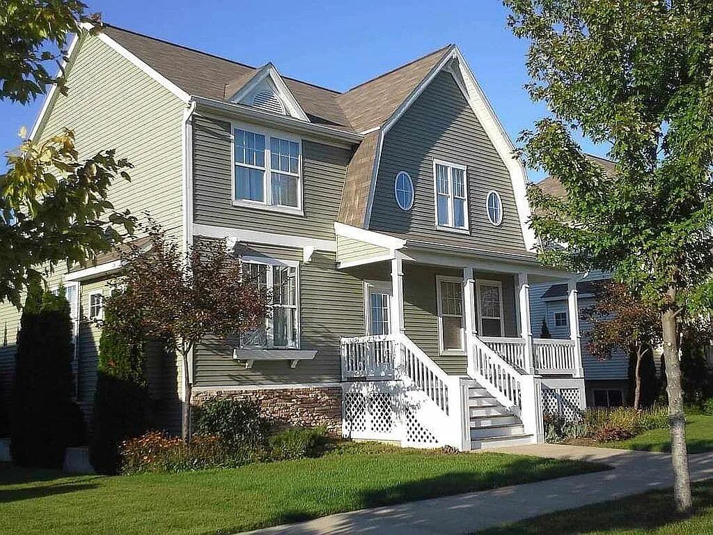 573 Brownstone Street