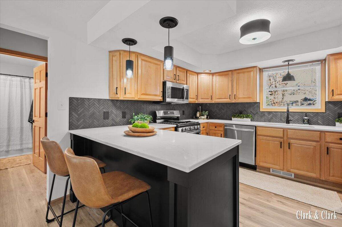 992 N Washington Street SE