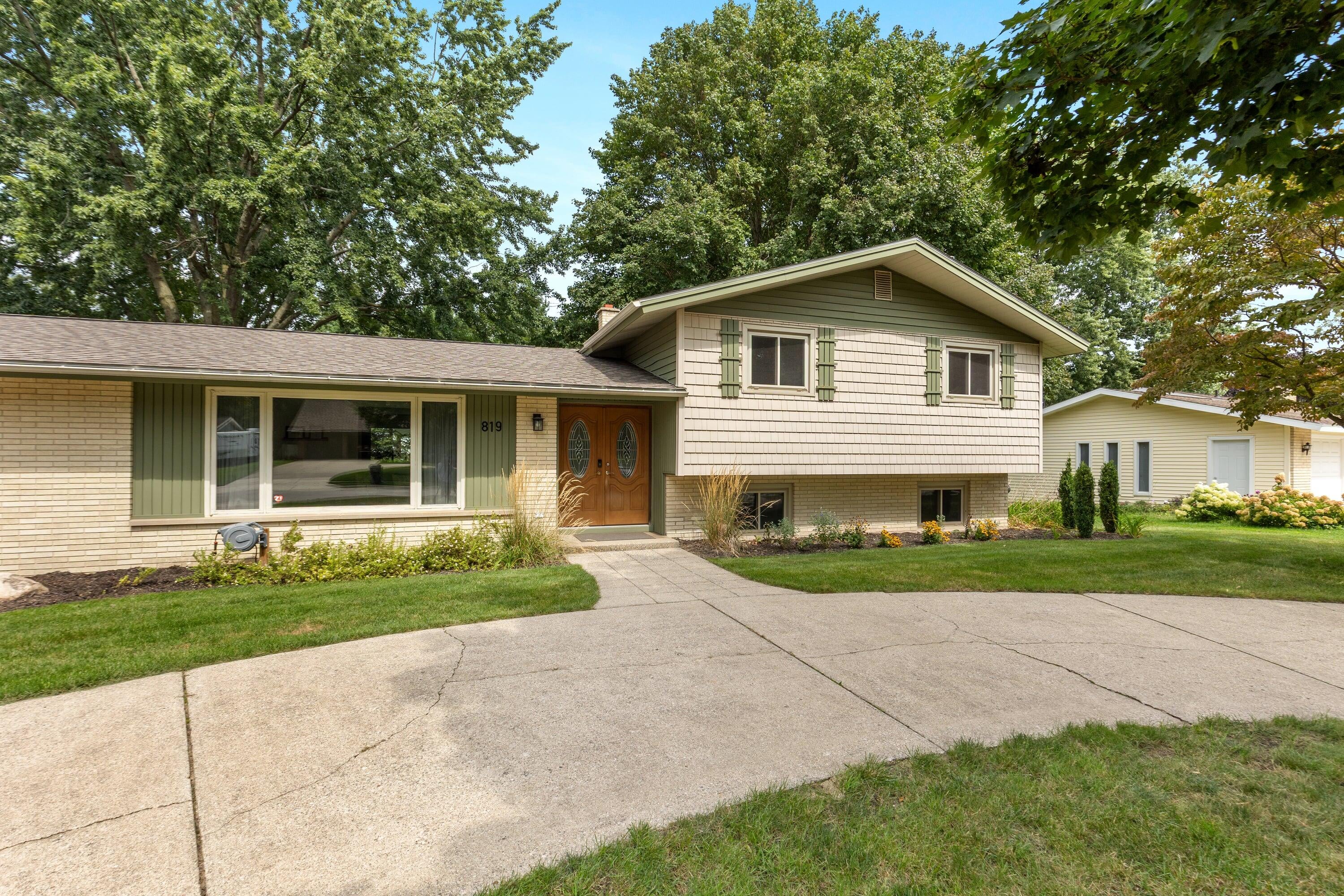 819 E Plainfield Court