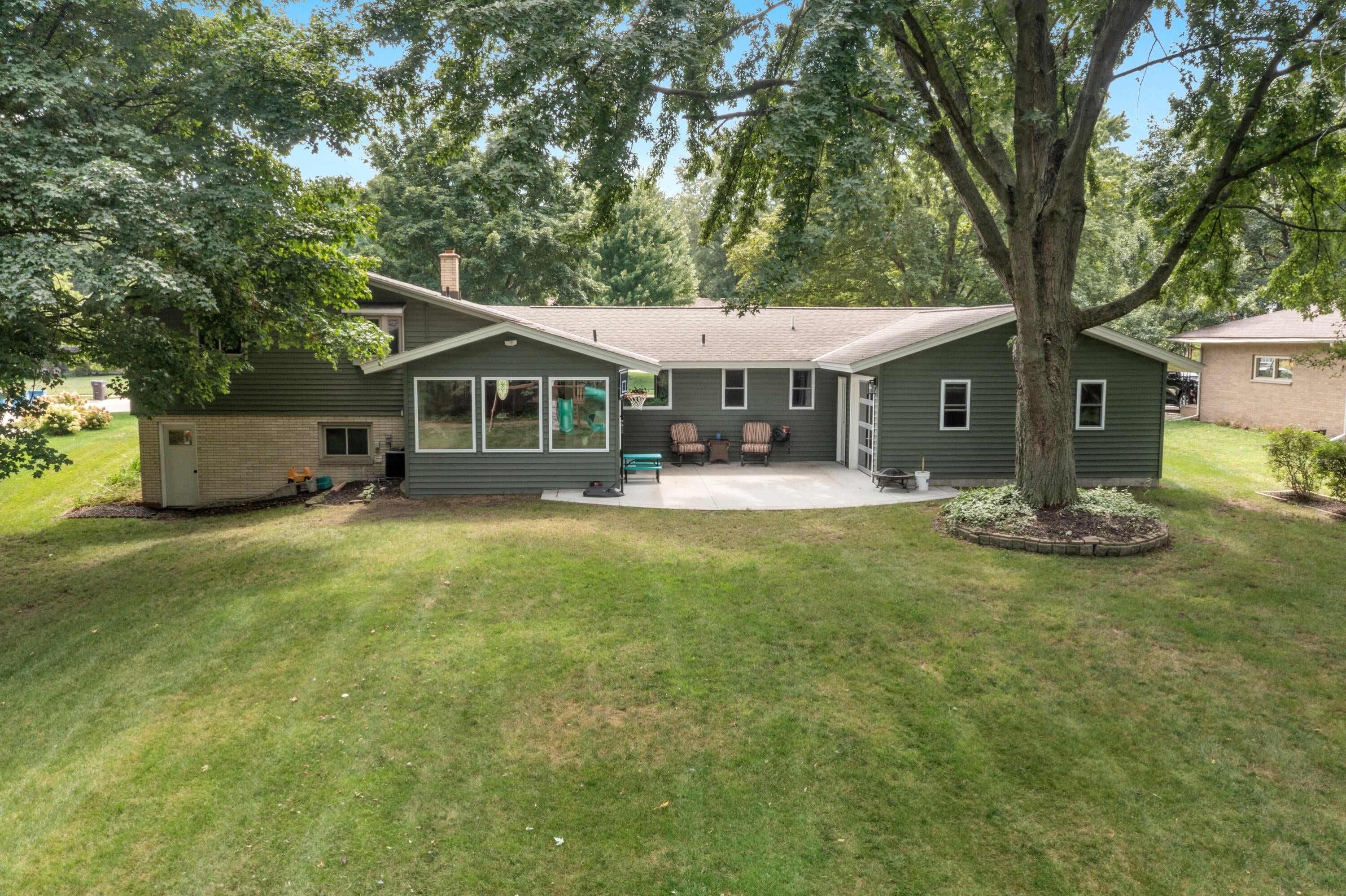 819 E Plainfield Court