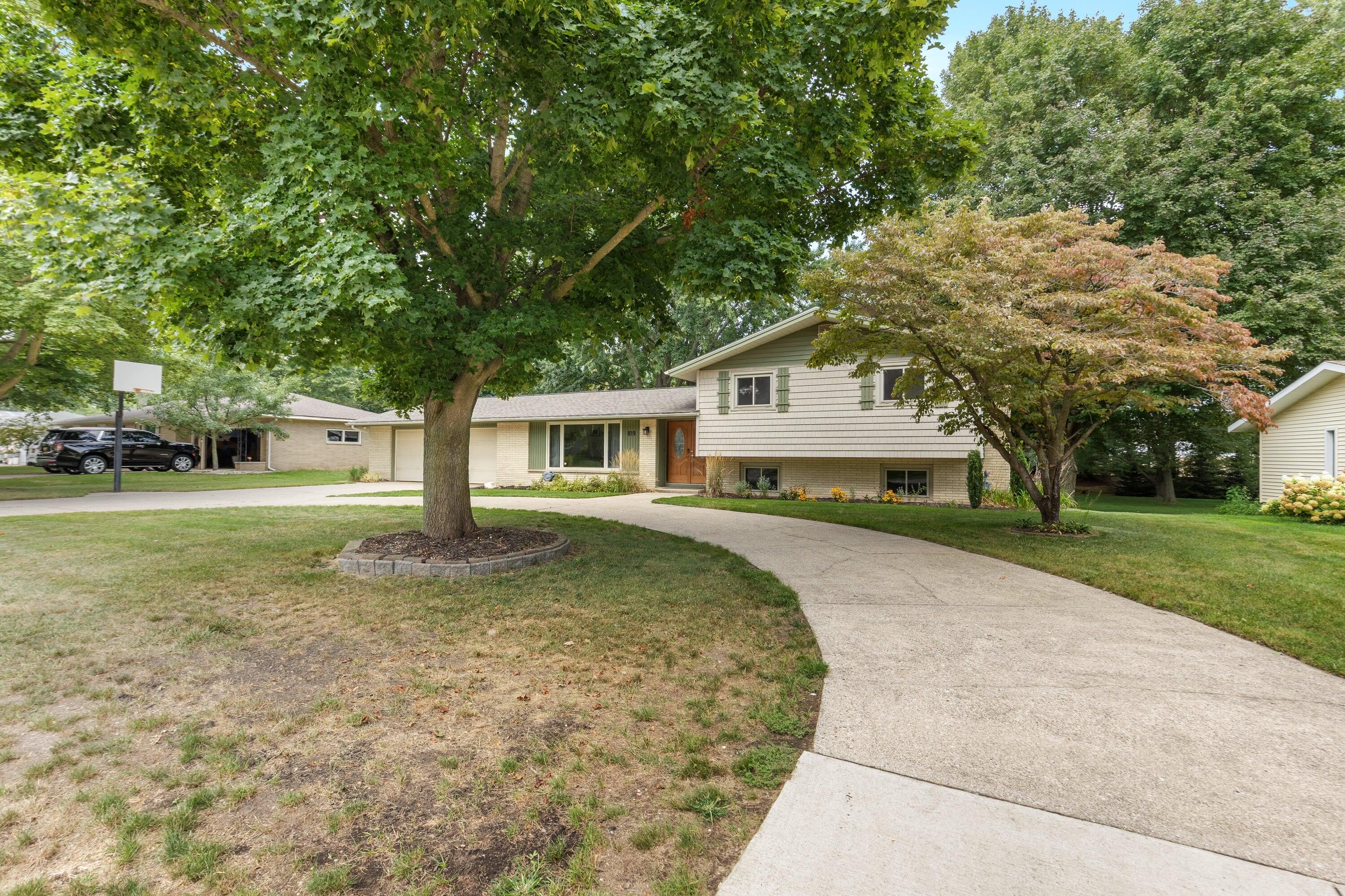 819 E Plainfield Court