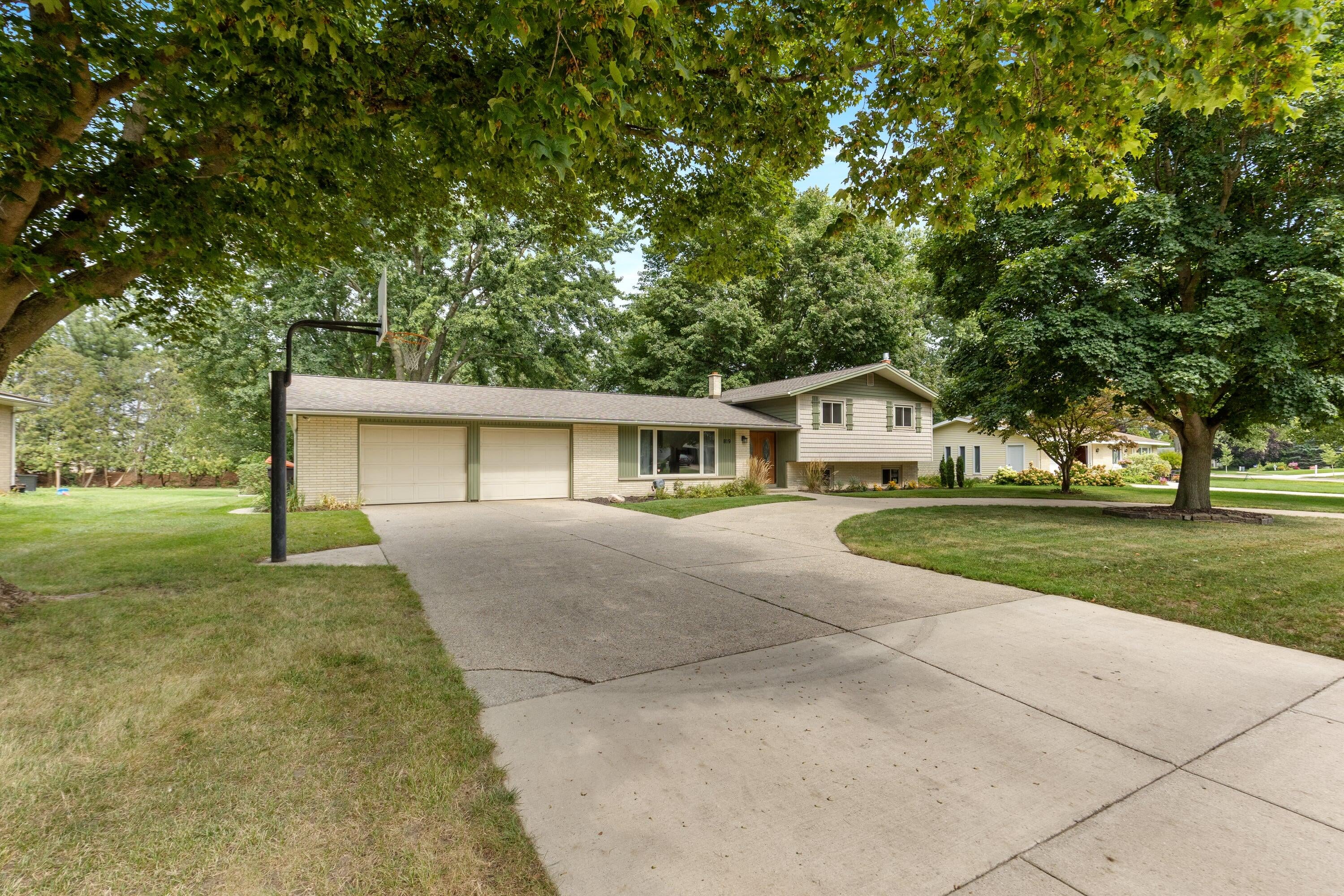 819 E Plainfield Court