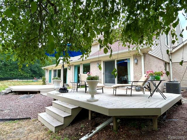 2123 McIntosh Drive
